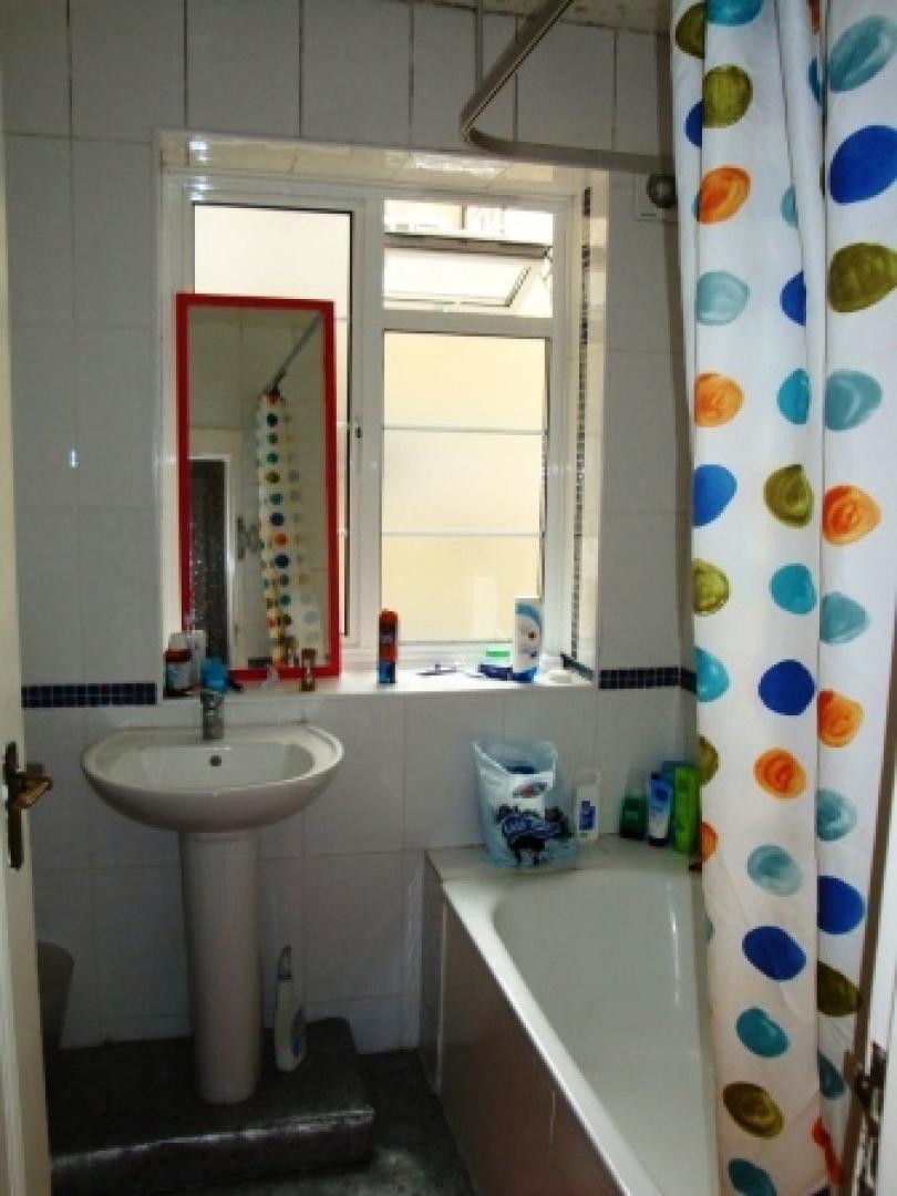 			SPACIOUS APARTMENT, 3 Bedroom, 1 bath, 1 reception Flat			 Willesden Lane, WILLESDEN GREEN